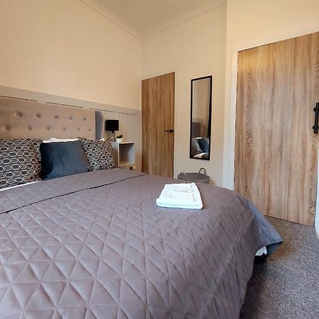 Appartamento Modern & Bright, G/F, 1Br Apt. Real Hidden Gem Hamilton Esterno foto