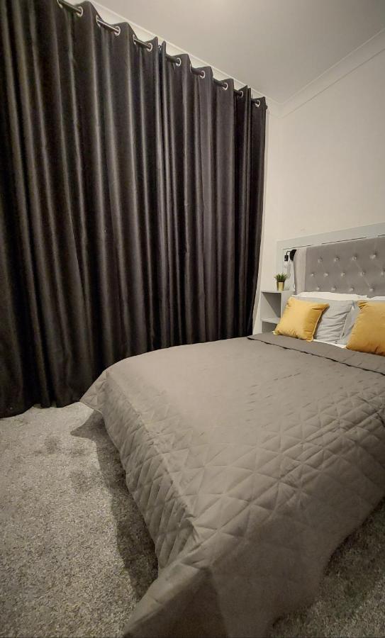 Appartamento Modern & Bright, G/F, 1Br Apt. Real Hidden Gem Hamilton Esterno foto